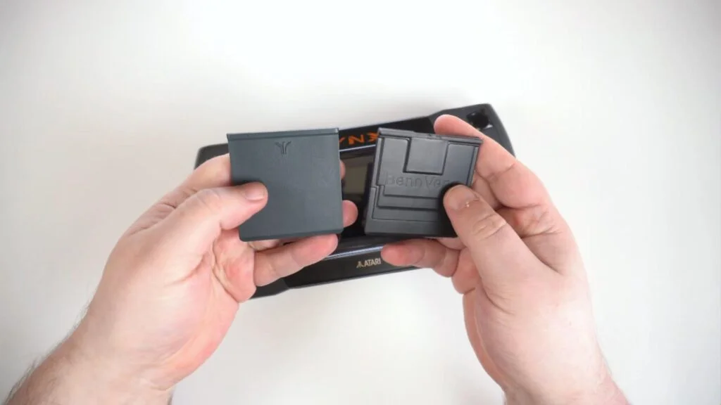 ElCheapoSD-Lynx flash cartridge compared to an original cartridge